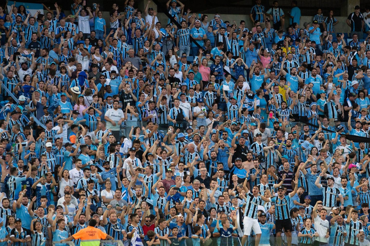 Gr&ecirc;mio alcan&ccedil;a marca de 100 mil s&oacute;cios de maneira &lsquo;inusitada&rsquo;; entenda