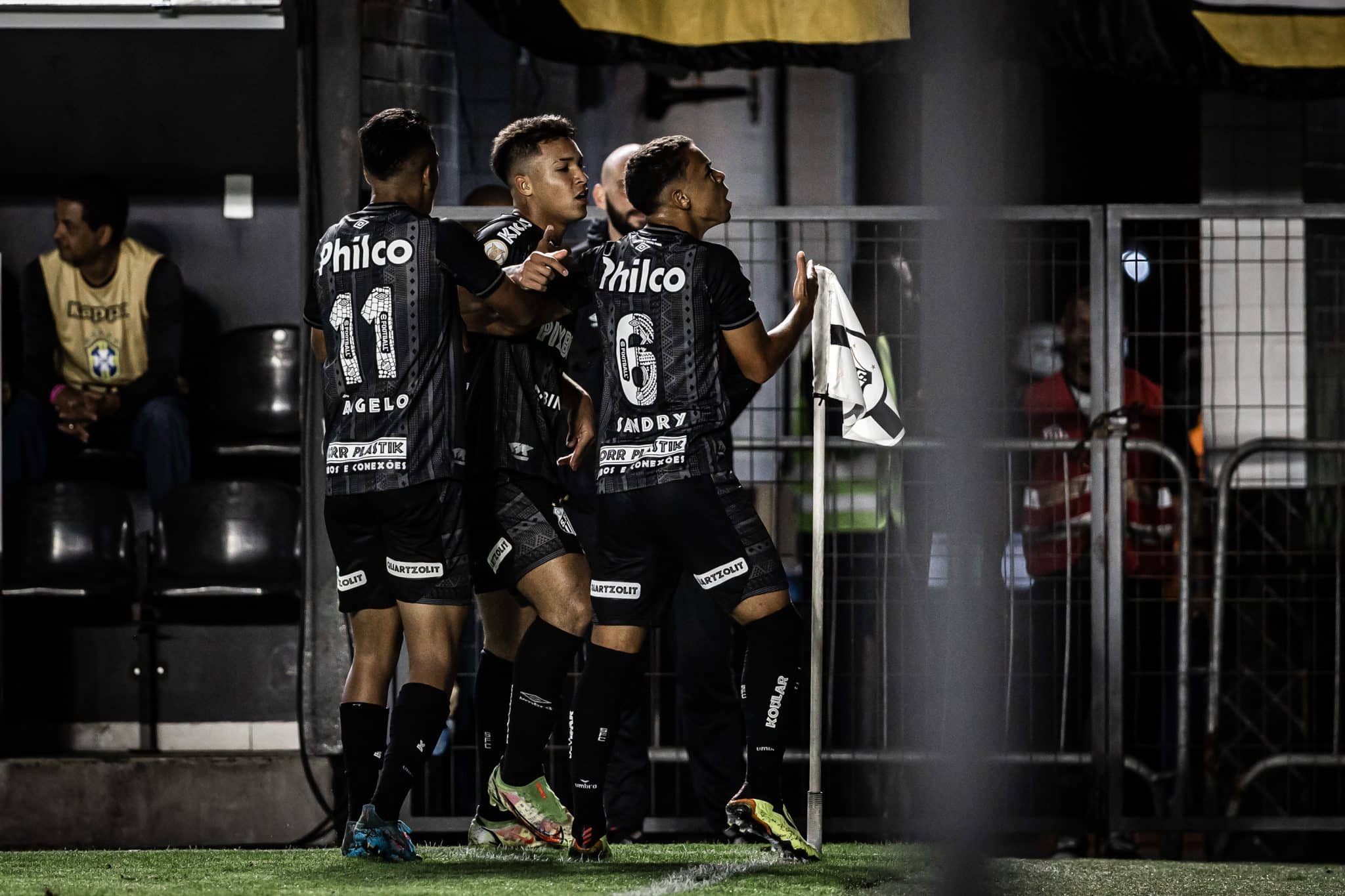 &ldquo;Amor e respeito&rdquo;, joia do Santos revela motivos de ter ficado no clube