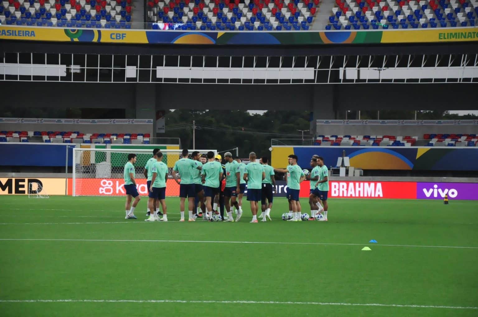 Diniz espera Gabriel Jesus e tem grupo quase completo em 1&ordm; treino na Sele&ccedil;&atilde;o