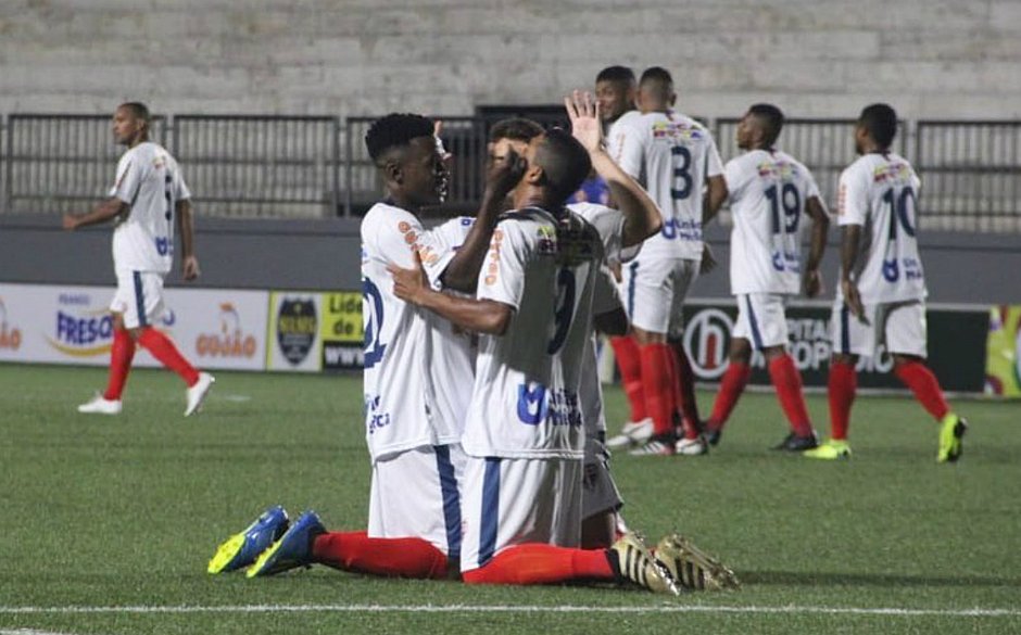 Bahia De Feira Estreia O Campeonato Baiano Com Goleada [ 585 x 940 Pixel ]